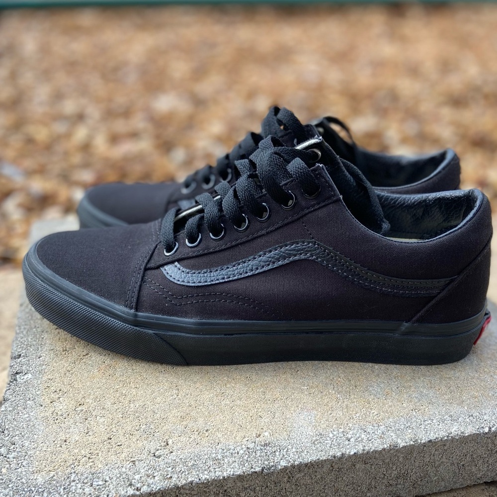 Vans Old Skool men’s size 8/women's size 9.5.